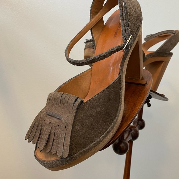 Suede clog platform sandals with fringe - Picture 2 of 8